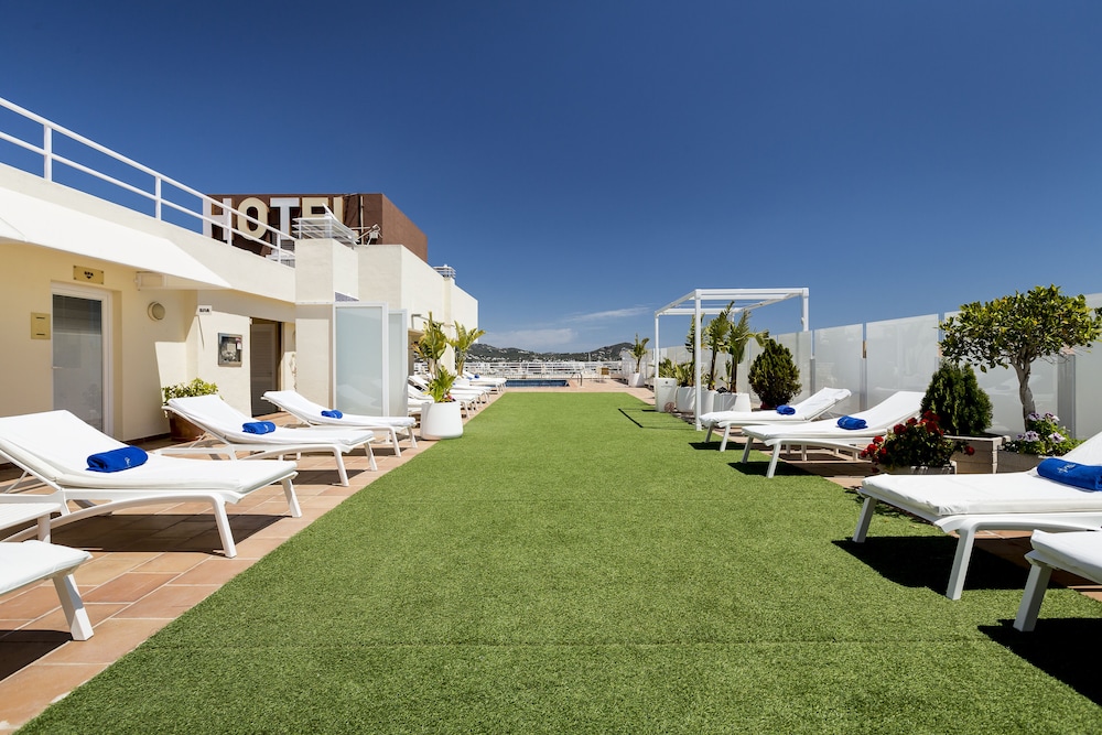 Hotel Royal Plaza — Hotel building in Ibiza Town, Balearic Islands