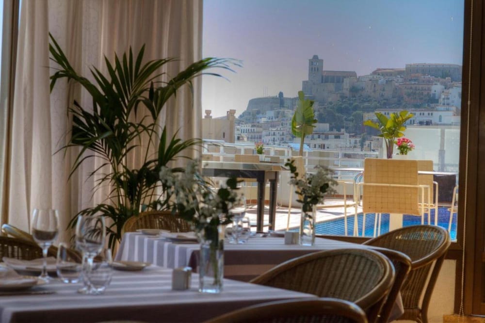 Hotel Royal Plaza — Restaurant & bars in Ibiza Town, Balearic Islands
