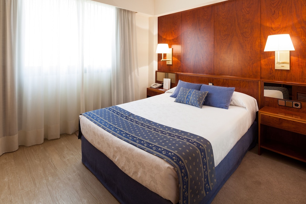 Hotel Royal Plaza — Hotel rooms in Ibiza Town, Balearic Islands