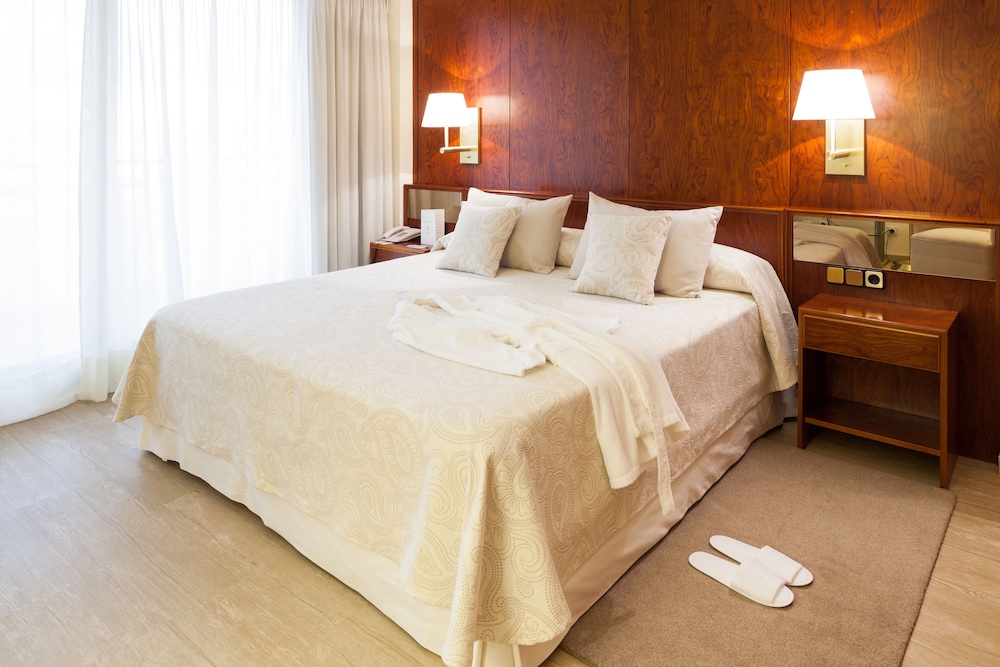 Hotel Royal Plaza — Hotel rooms in Ibiza Town, Balearic Islands