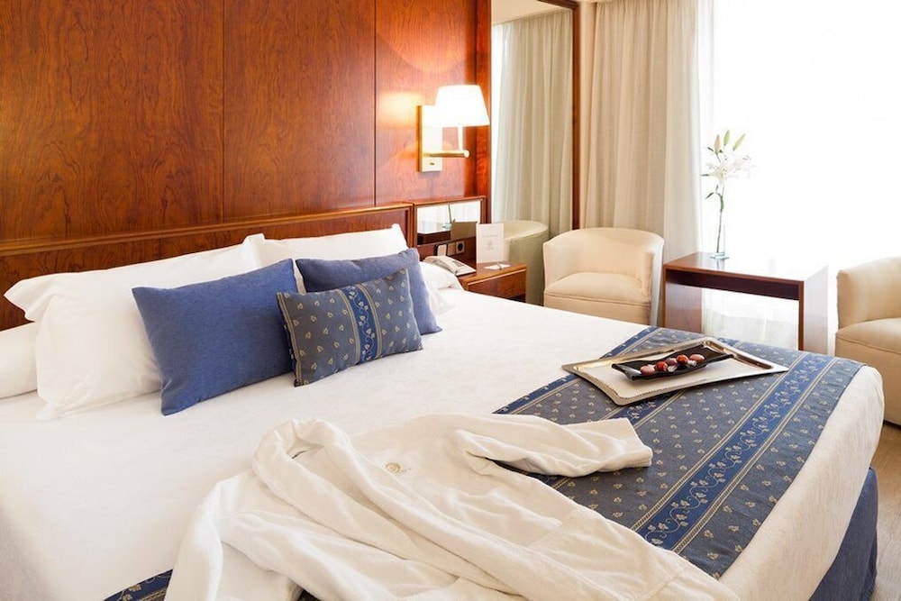Hotel Royal Plaza — Hotel rooms in Ibiza Town, Balearic Islands