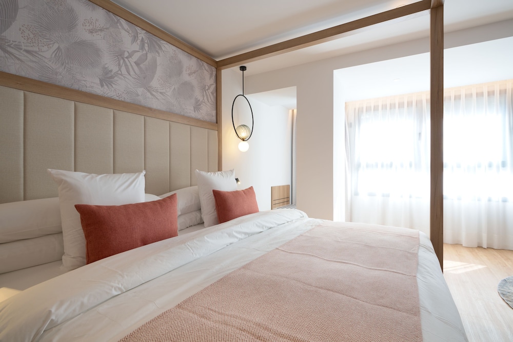 Obal Hotel Marbella — Hotel rooms in Marbella, Andalusia