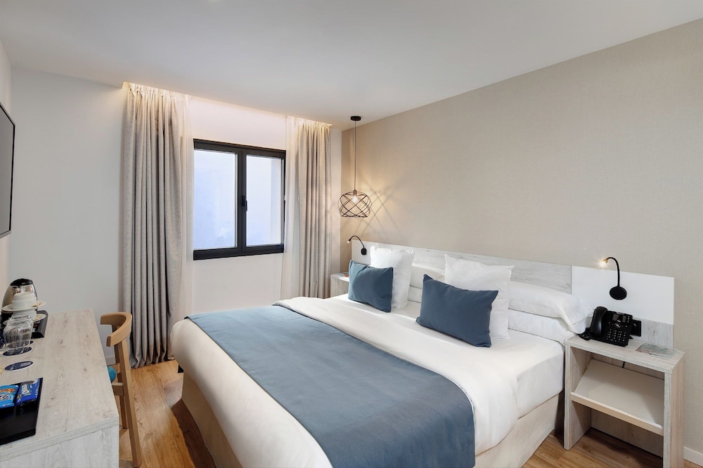 Obal Hotel Marbella — Hotel rooms in Marbella, Andalusia