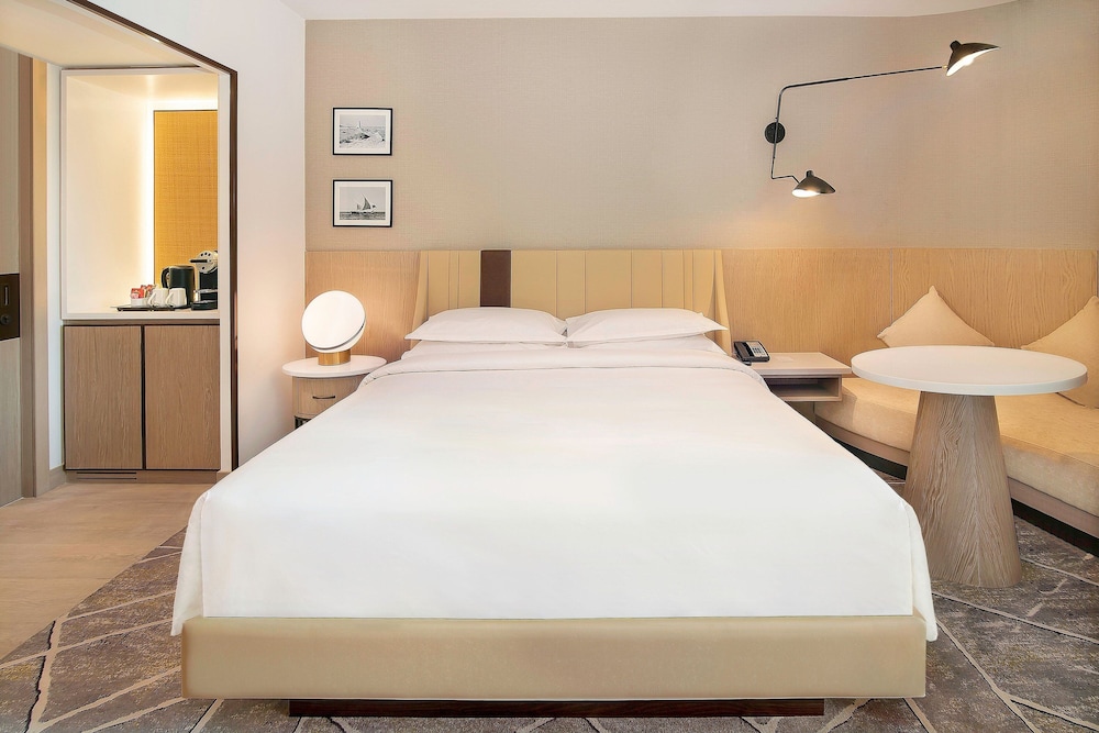 Sheraton Abu Dhabi Hotel & Resort — Hotel rooms in Abu Dhabi