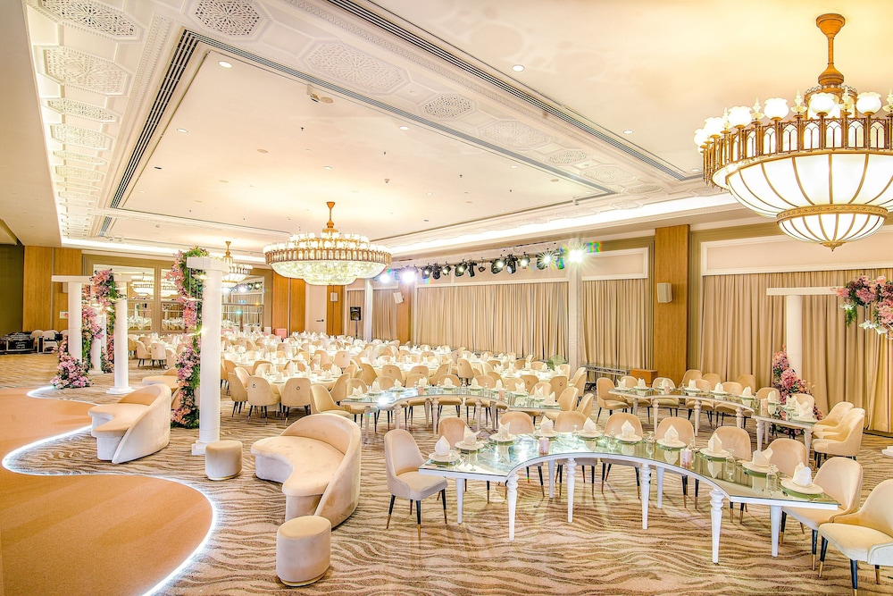 Sheraton Abu Dhabi Hotel & Resort — Hotel building in Abu Dhabi