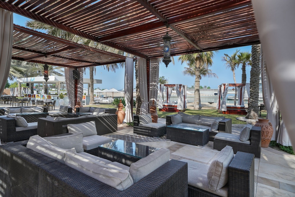 Sheraton Abu Dhabi Hotel & Resort — Restaurant & bars in Abu Dhabi