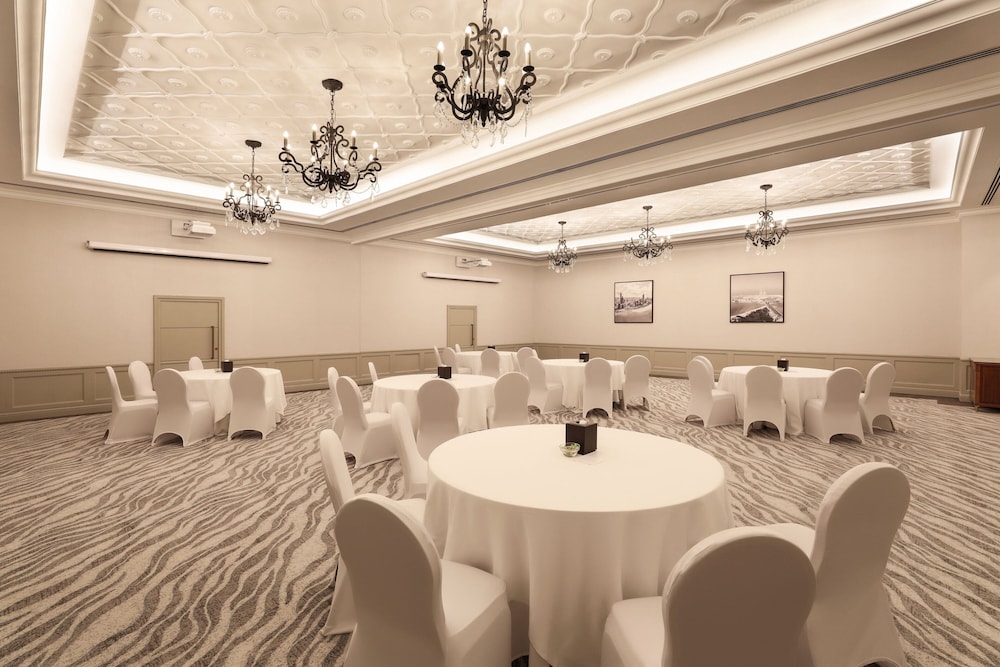 Sheraton Abu Dhabi Hotel & Resort — Hotel building in Abu Dhabi