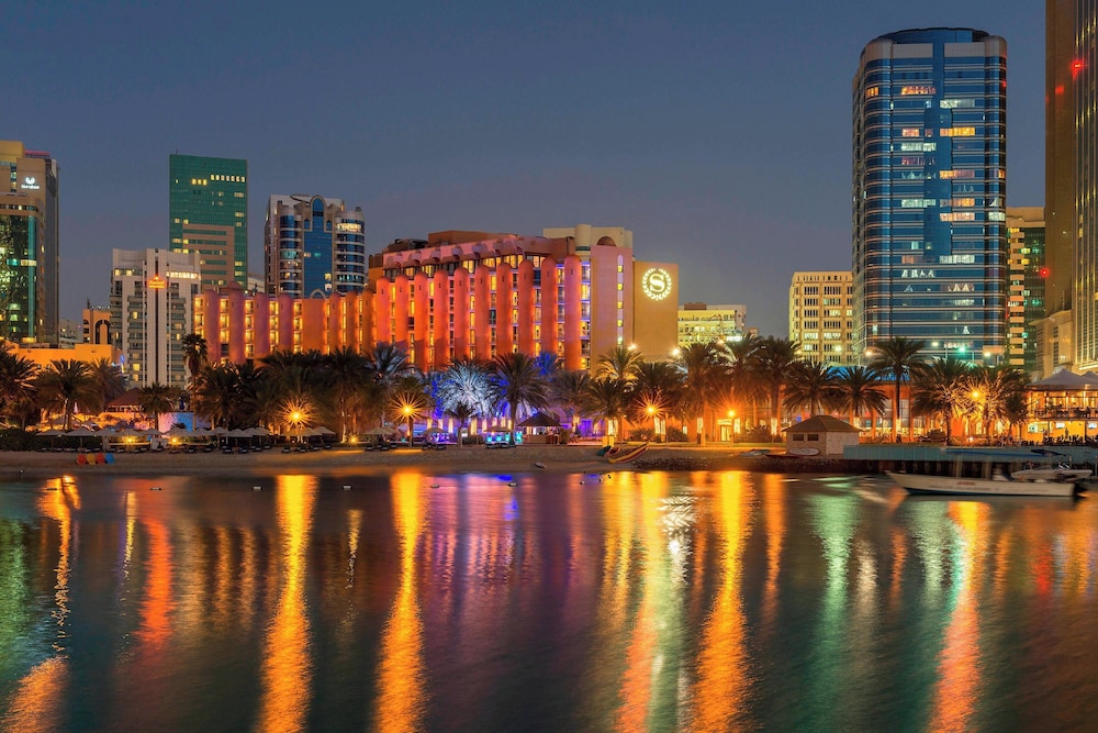 Sheraton Abu Dhabi Hotel & Resort — Hotel building in Abu Dhabi