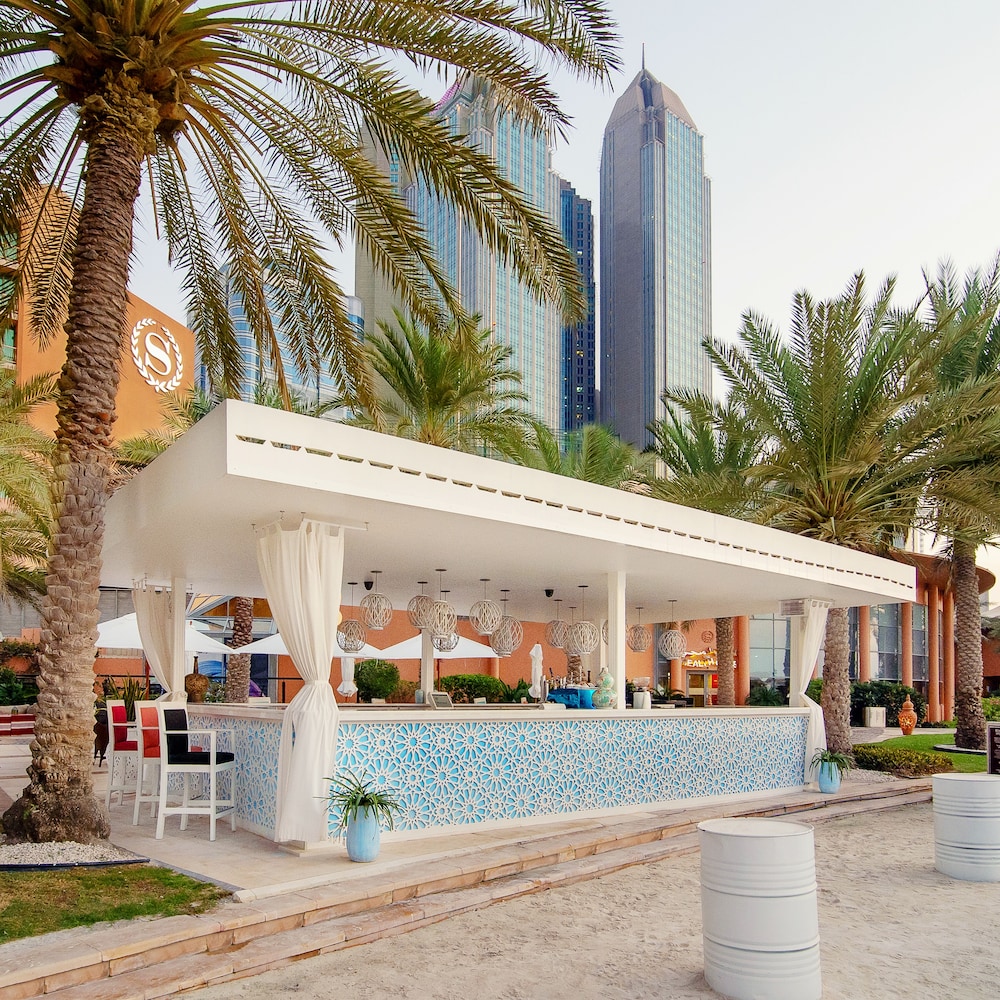 Sheraton Abu Dhabi Hotel & Resort — Restaurant & bars in Abu Dhabi