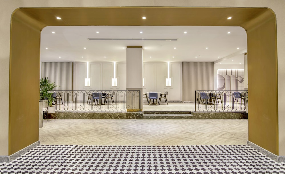 Sheraton Abu Dhabi Hotel & Resort — Restaurant & bars in Abu Dhabi