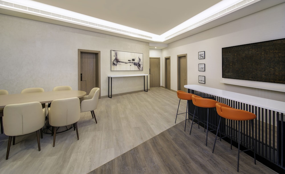 Sheraton Abu Dhabi Hotel & Resort — Restaurant & bars in Abu Dhabi