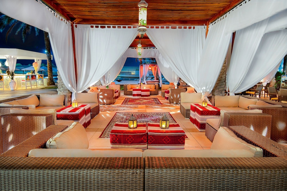 Sheraton Abu Dhabi Hotel & Resort — Restaurant & bars in Abu Dhabi