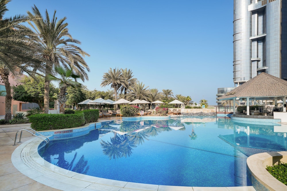 Sheraton Abu Dhabi Hotel & Resort — Swimming pool in Abu Dhabi