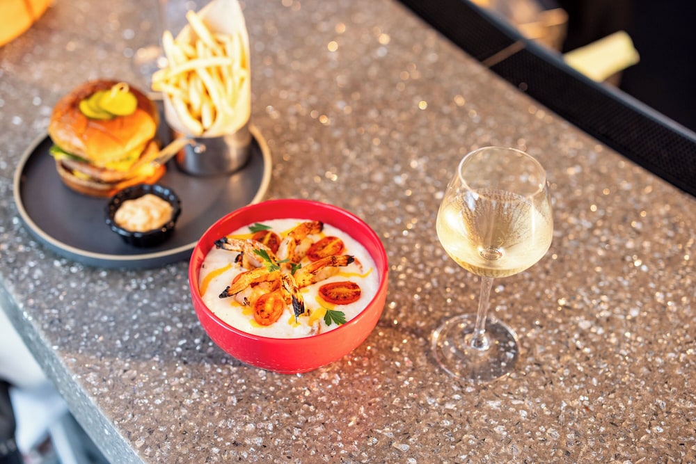 Silversmith Hotel Chicago Downtown — Restaurant & bars in Chicago, Illinois