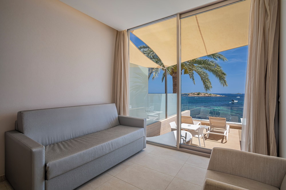 Hotel Torre Del Mar — Hotel rooms in Playa d'en Bossa, Balearic Islands