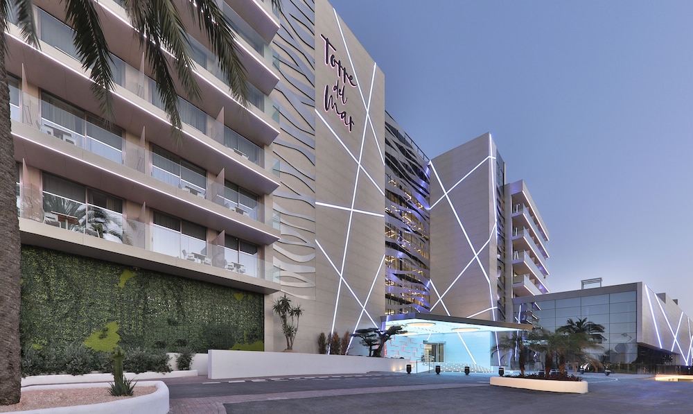 Hotel Torre Del Mar — Hotel building in Playa d'en Bossa, Balearic Islands
