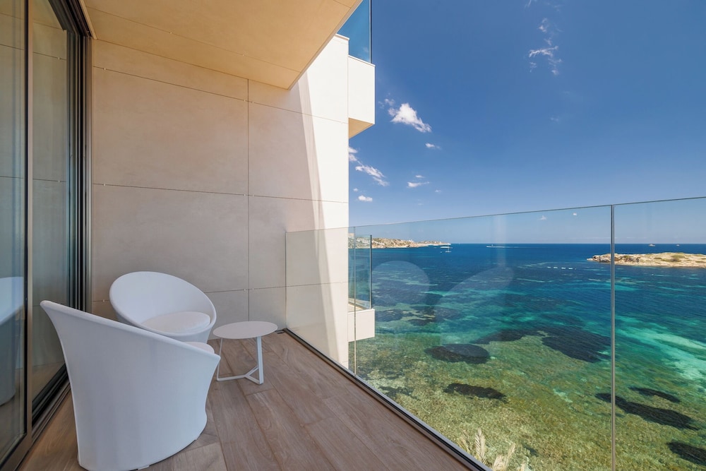 Hotel Torre Del Mar — Hotel building in Playa d'en Bossa, Balearic Islands