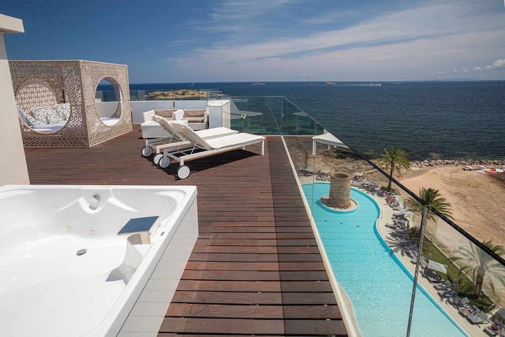 Hotel Torre Del Mar — Swimming pool in Playa d'en Bossa, Balearic Islands