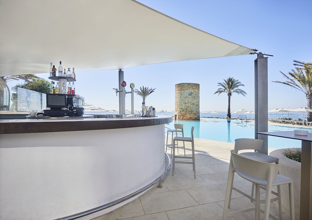 Hotel Torre Del Mar — Restaurant & bars in Playa d'en Bossa, Balearic Islands