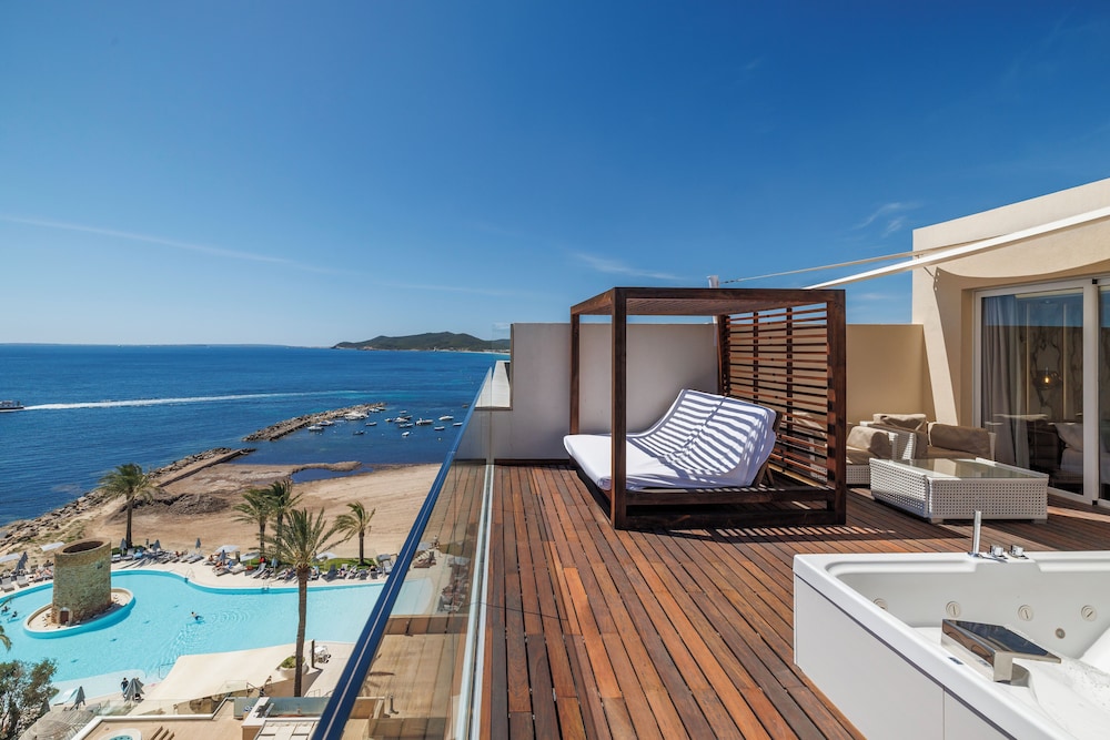Hotel Torre Del Mar — Beach in Playa d'en Bossa, Balearic Islands