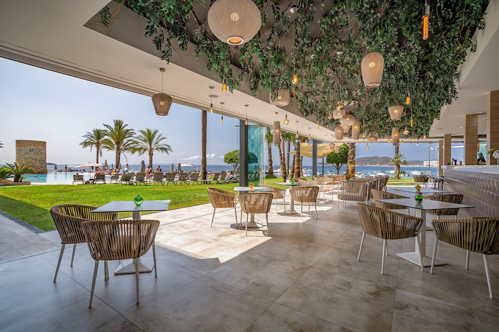Hotel Torre Del Mar — Restaurant & bars in Playa d'en Bossa, Balearic Islands