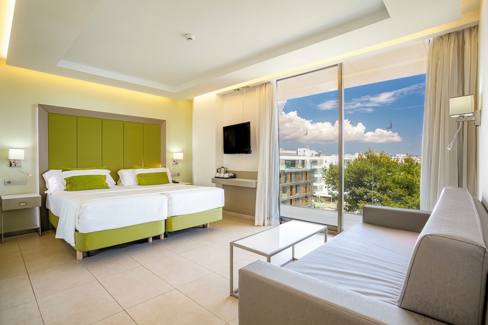 Hotel Torre Del Mar — Hotel rooms in Playa d'en Bossa, Balearic Islands