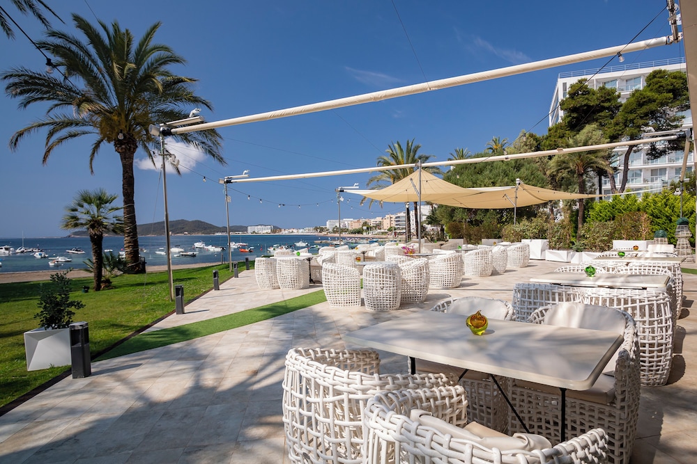 Hotel Torre Del Mar — Restaurant & bars in Playa d'en Bossa, Balearic Islands