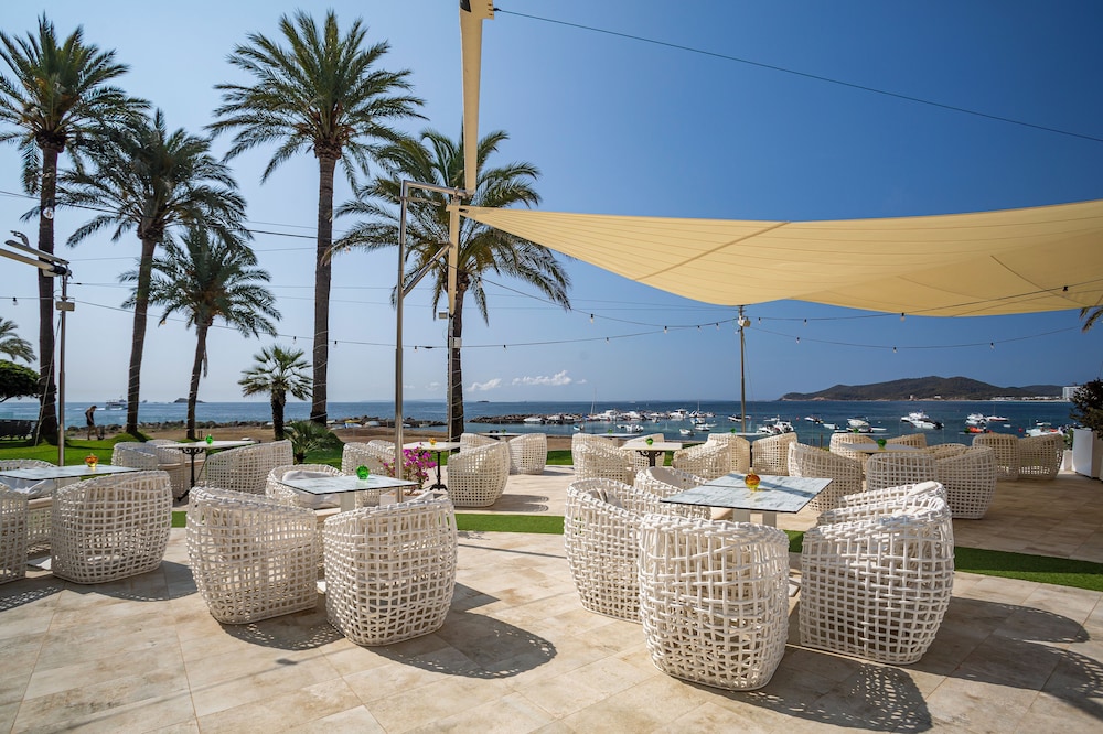 Hotel Torre Del Mar — Restaurant & bars in Playa d'en Bossa, Balearic Islands
