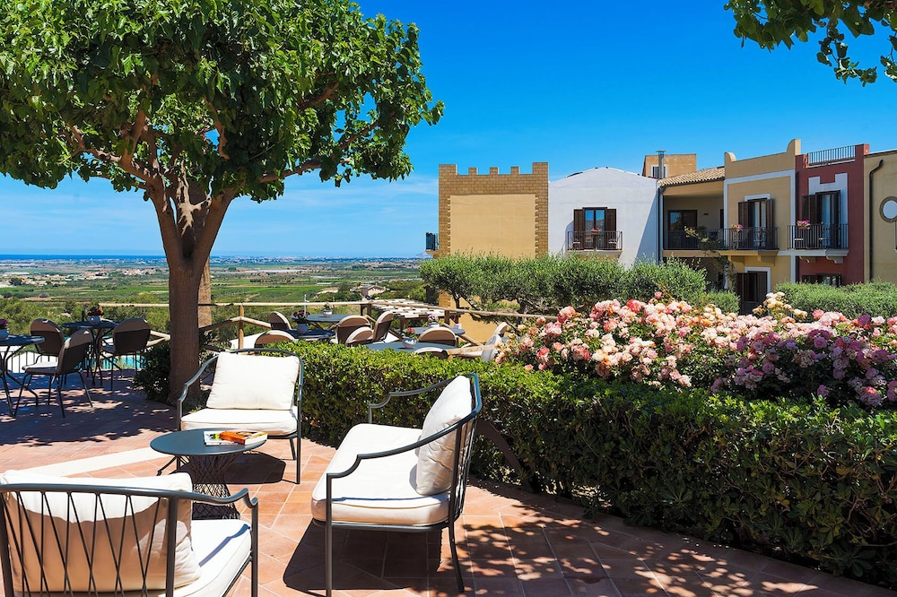 Baglio Oneto dei Principi di San Lorenzo - Luxury Wine Resort — Hotel building in Marsala, Sicily