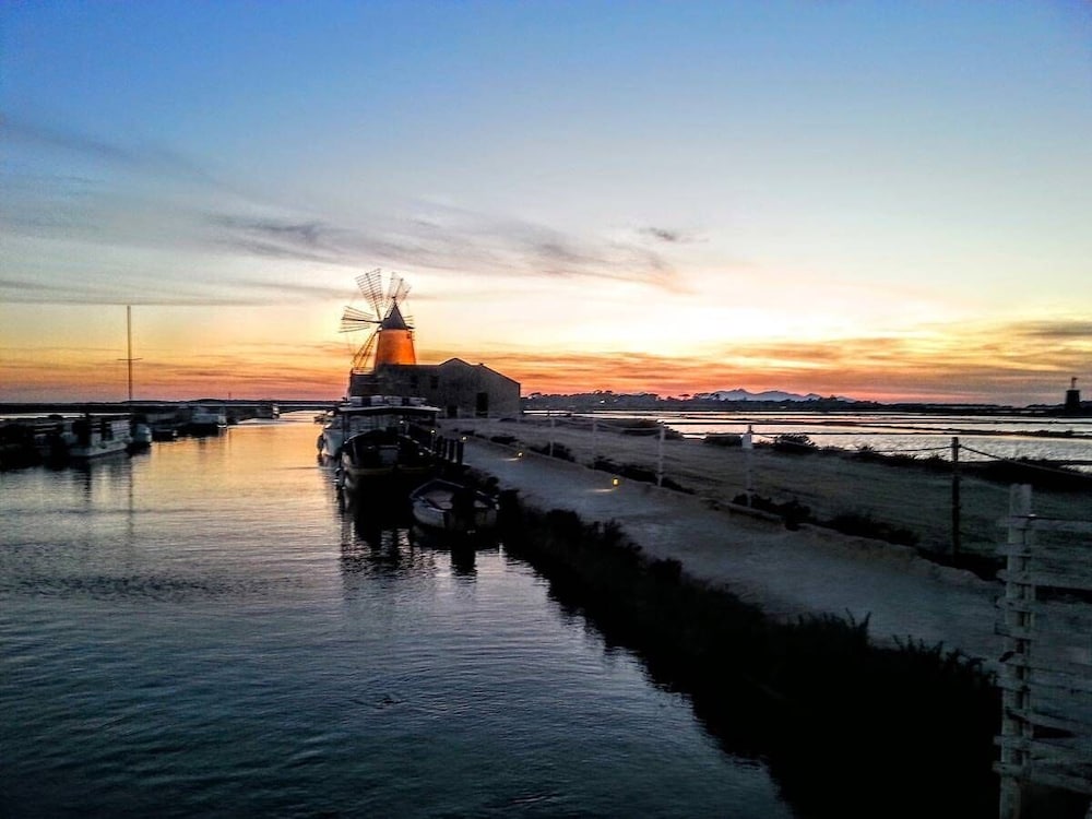 Baglio Oneto dei Principi di San Lorenzo - Luxury Wine Resort — Beach in Marsala, Sicily