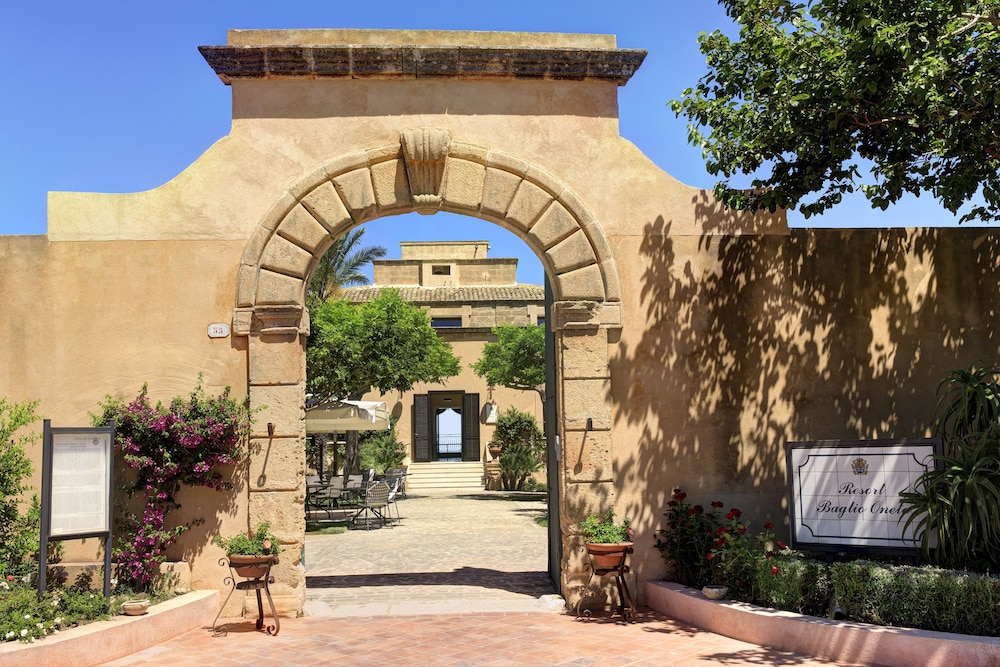 Baglio Oneto dei Principi di San Lorenzo - Luxury Wine Resort — Hotel building in Marsala, Sicily