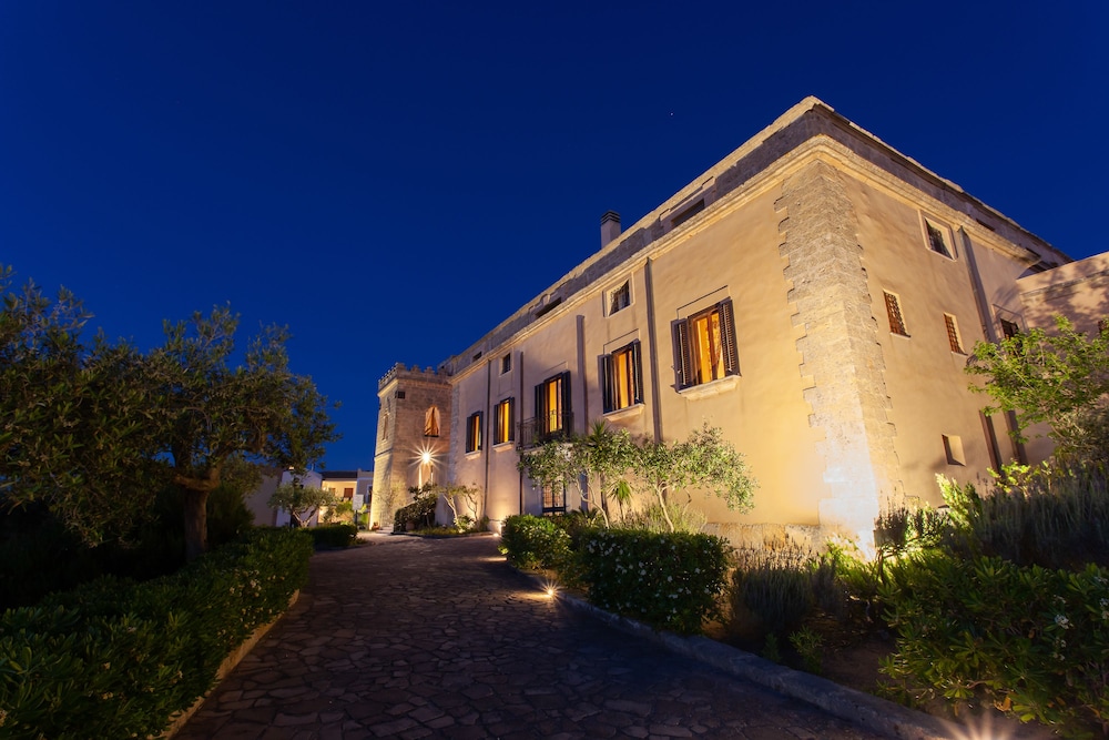 Baglio Oneto dei Principi di San Lorenzo - Luxury Wine Resort — Hotel building in Marsala, Sicily