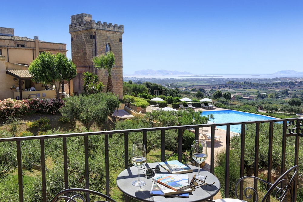 Baglio Oneto dei Principi di San Lorenzo - Luxury Wine Resort — Swimming pool in Marsala, Sicily