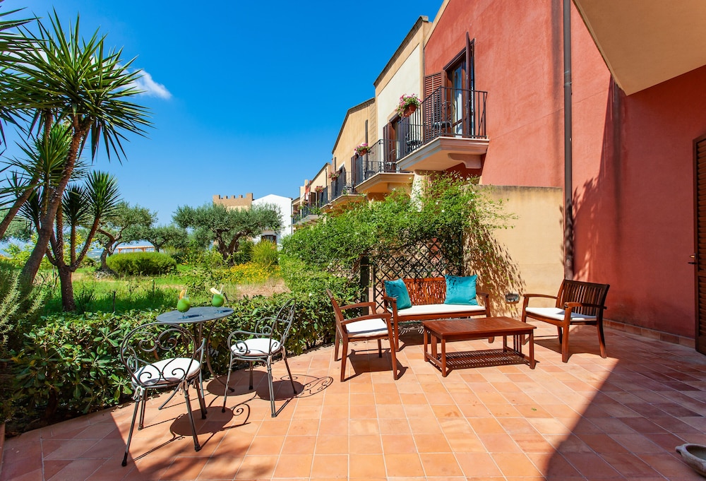 Baglio Oneto dei Principi di San Lorenzo - Luxury Wine Resort — Hotel building in Marsala, Sicily