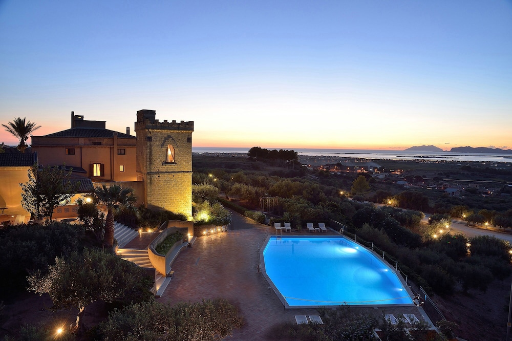 Baglio Oneto dei Principi di San Lorenzo - Luxury Wine Resort — Swimming pool in Marsala, Sicily