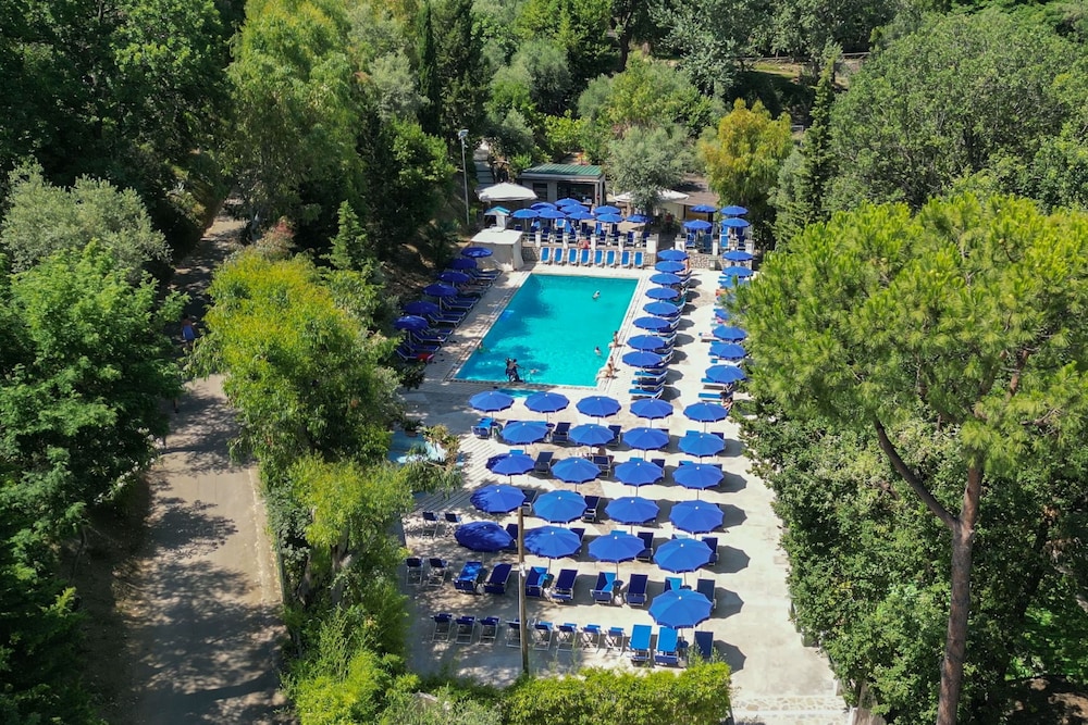 Villaggio Campeggio Santa Fortunata Campogaio — Swimming pool in Sorrento, Campania