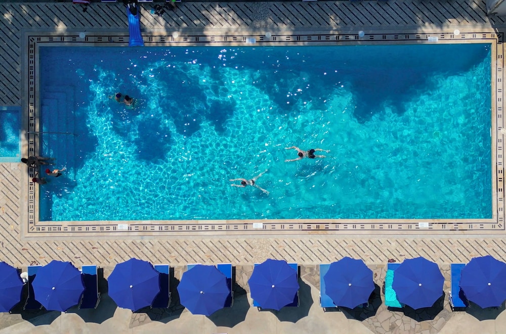 Villaggio Campeggio Santa Fortunata Campogaio — Swimming pool in Sorrento, Campania