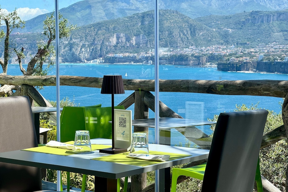 Villaggio Campeggio Santa Fortunata Campogaio — Restaurant & bars in Sorrento, Campania