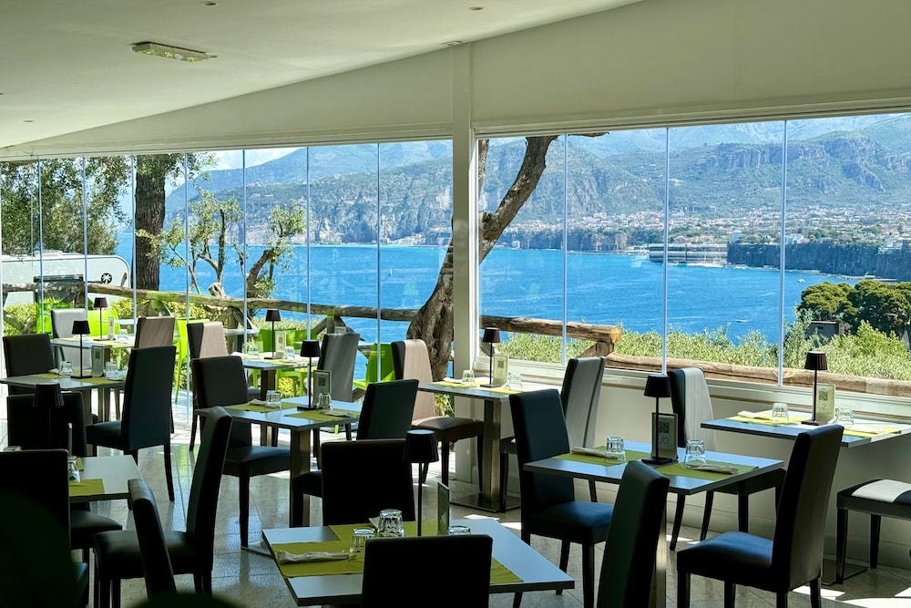 Villaggio Campeggio Santa Fortunata Campogaio — Restaurant & bars in Sorrento, Campania