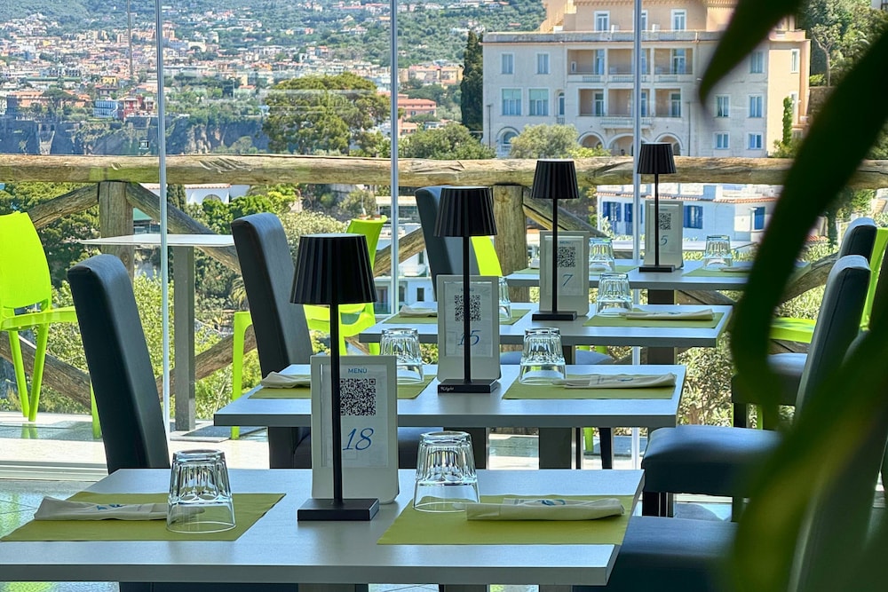 Villaggio Campeggio Santa Fortunata Campogaio — Restaurant & bars in Sorrento, Campania