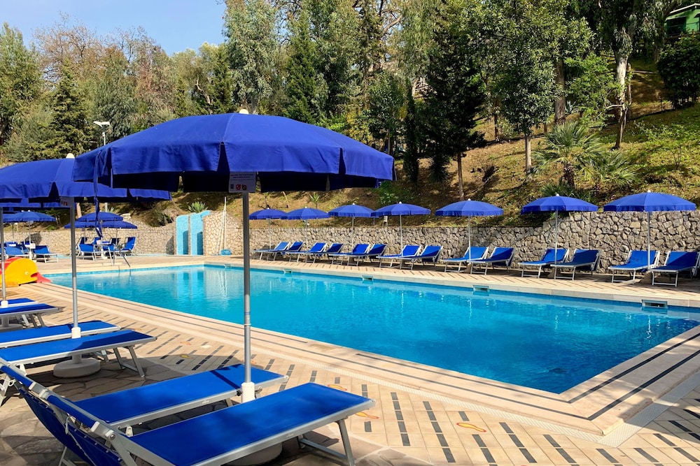 Villaggio Campeggio Santa Fortunata Campogaio — Swimming pool in Sorrento, Campania
