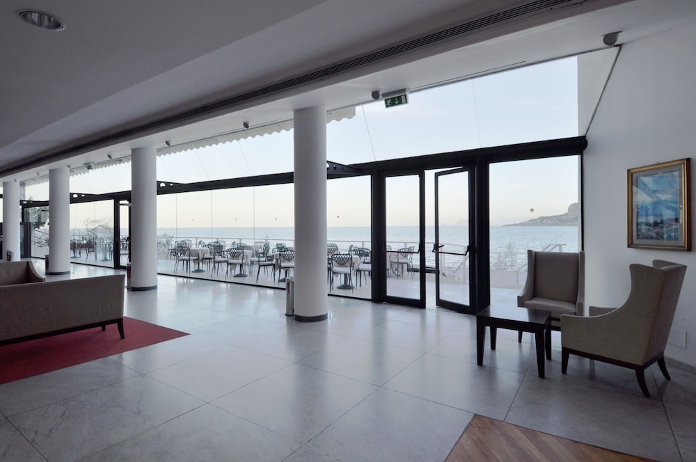 Splendid Hotel La Torre — Restaurant & bars in Palermo, Sicily