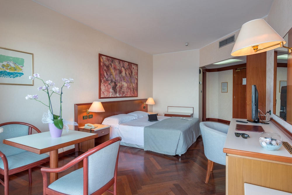 Splendid Hotel La Torre — Hotel rooms in Palermo, Sicily