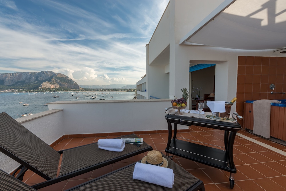 Splendid Hotel La Torre — Hotel rooms in Palermo, Sicily