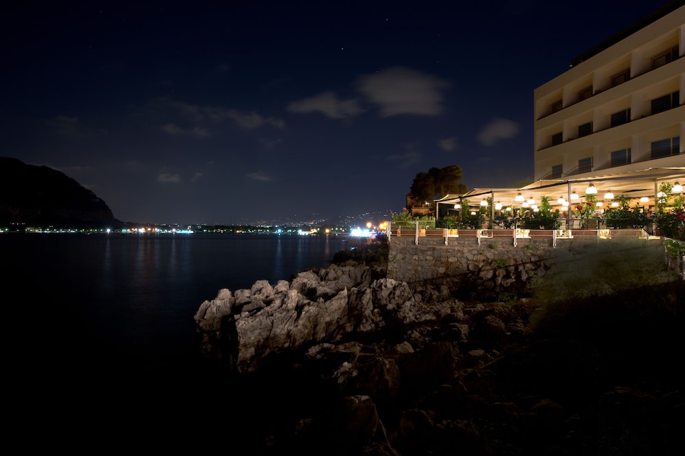 Splendid Hotel La Torre — Restaurant & bars in Palermo, Sicily