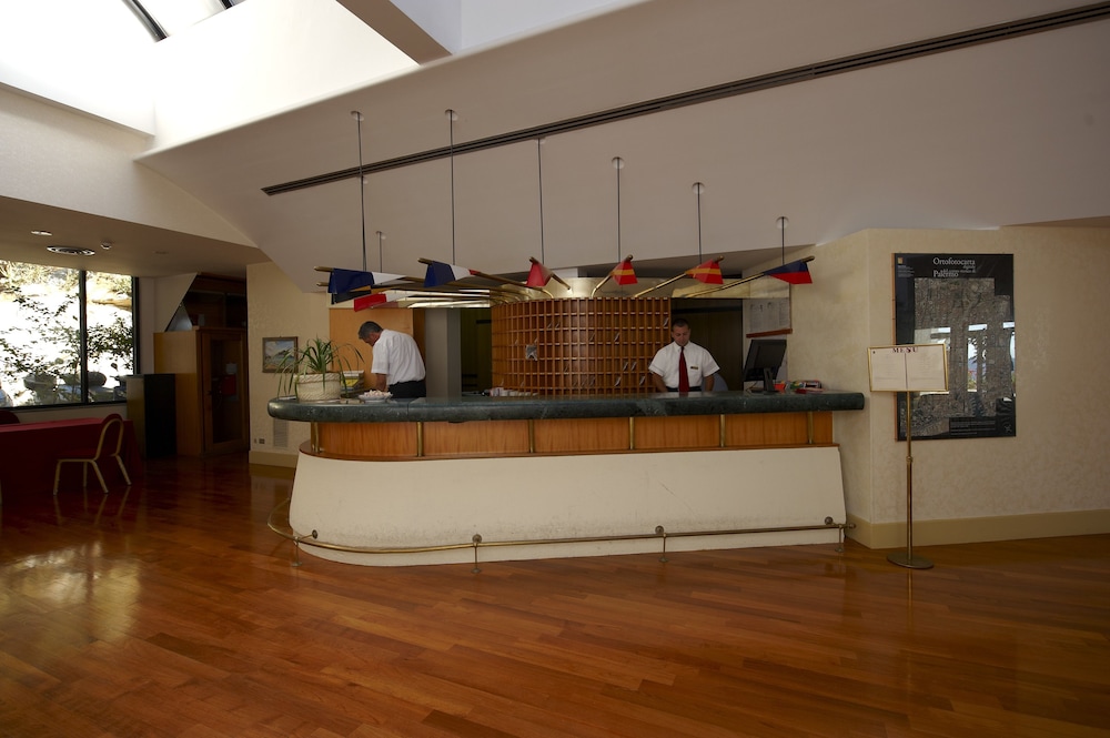 Splendid Hotel La Torre — Restaurant & bars in Palermo, Sicily