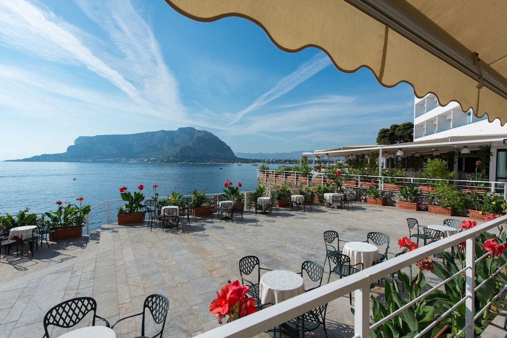 Splendid Hotel La Torre — Restaurant & bars in Palermo, Sicily