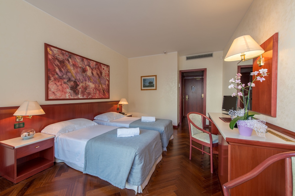Splendid Hotel La Torre — Hotel rooms in Palermo, Sicily