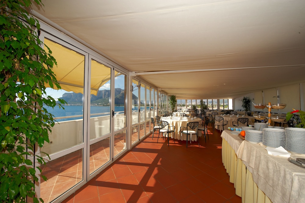 Splendid Hotel La Torre — Restaurant & bars in Palermo, Sicily