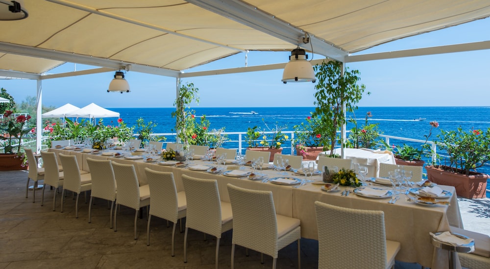 Splendid Hotel La Torre — Restaurant & bars in Palermo, Sicily